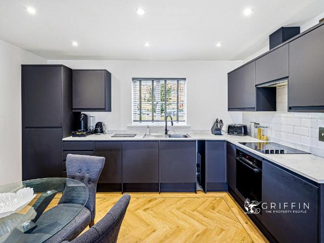 2 bed flat for sale