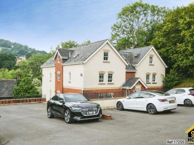 2 bed flat for sale