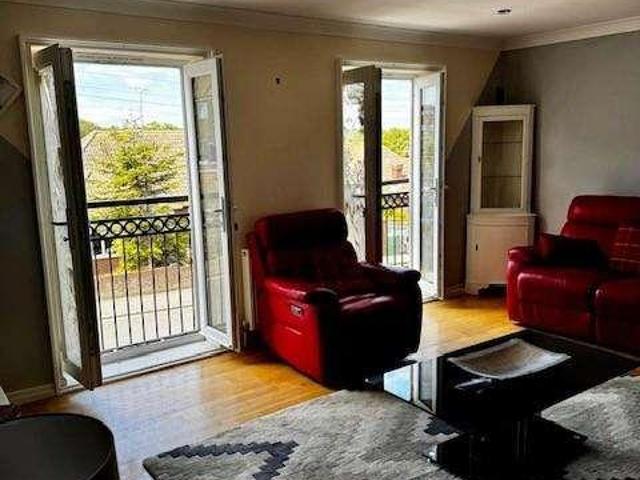 2 bed flat for sale
