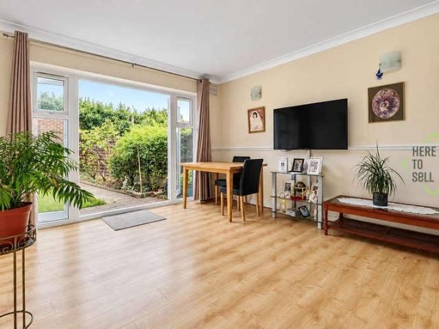 2 bed flat for sale