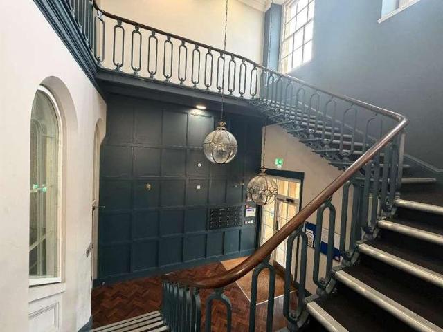 2 bed flat for sale