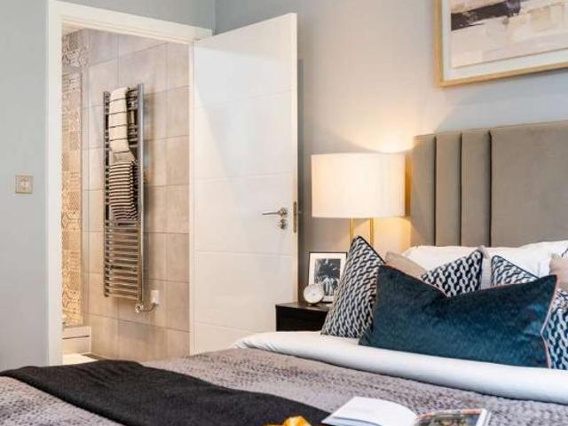 2 bed flat for sale