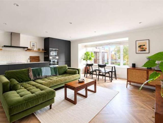 2 bed flat for sale