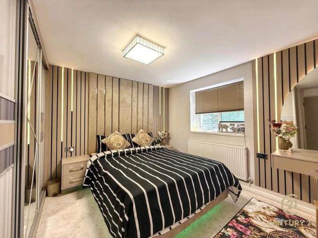 2 bed flat for sale