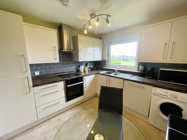 2 bed flat for sale