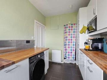 2 bed flat for sale
