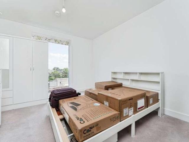 2 bed flat for sale