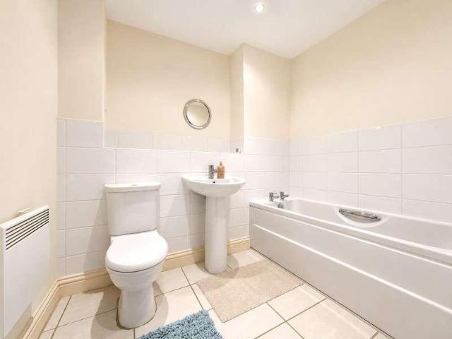 2 bed flat for sale