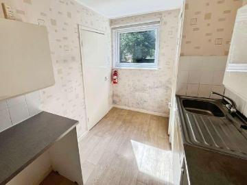 2 bed flat for sale