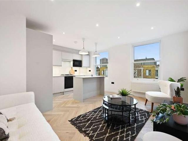 2 bed flat for sale