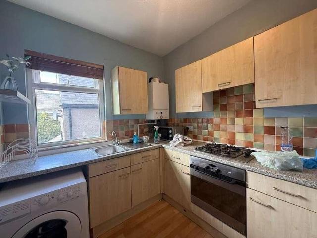 2 bed flat for sale