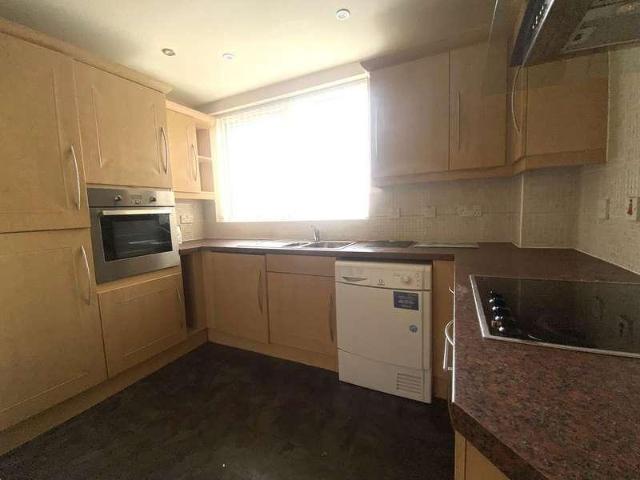 2 bed flat for sale