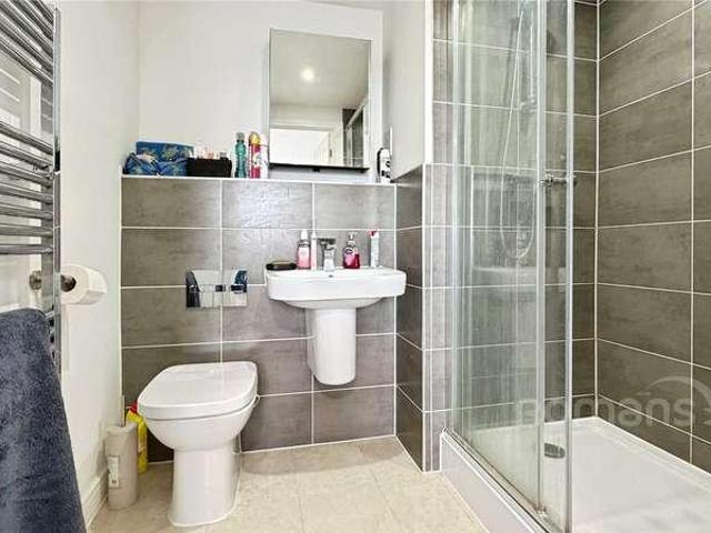 2 bed flat for sale