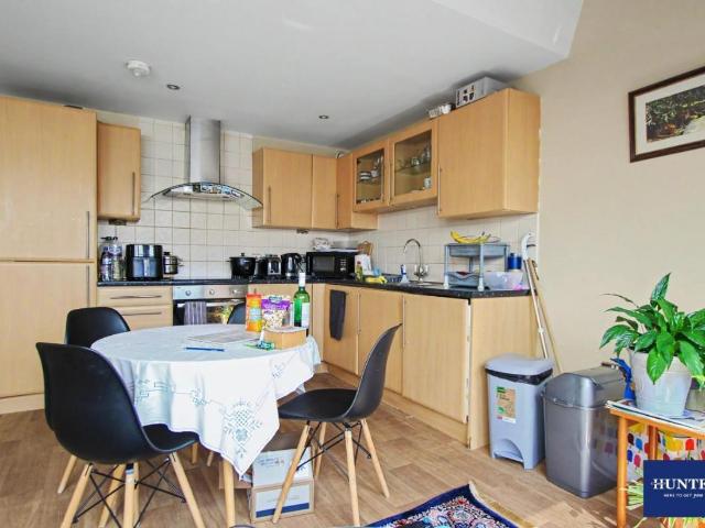 2 bed flat for sale