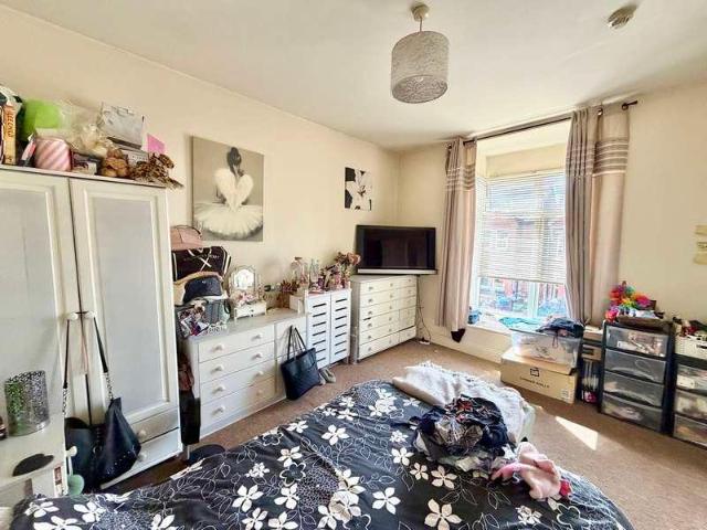 2 bed flat for sale