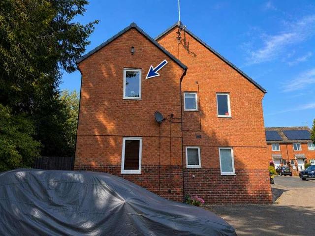 2 bed flat for sale