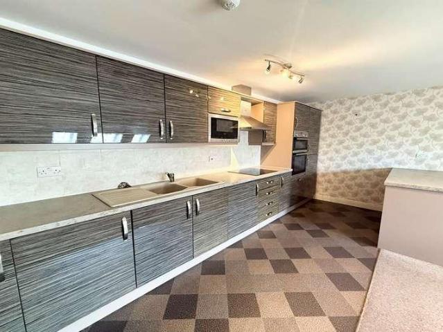 2 bed flat for sale