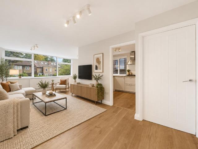 2 bed flat for sale