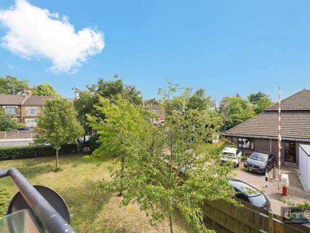 2 bed flat for sale