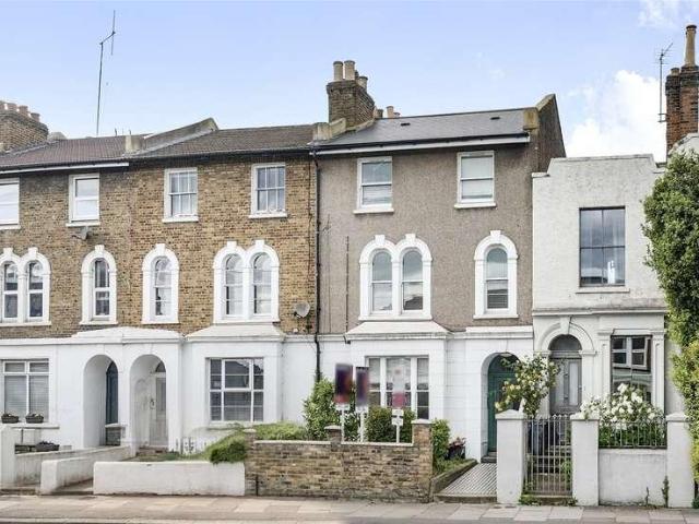 2 bed flat for sale