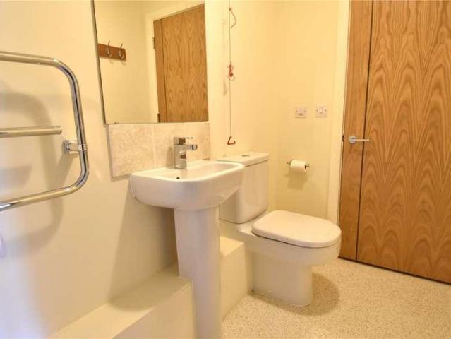 2 bed flat for sale