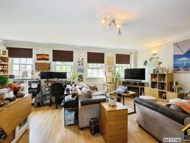 2 bed flat for sale