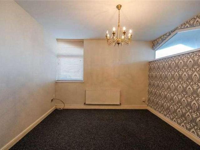 2 bed flat for sale