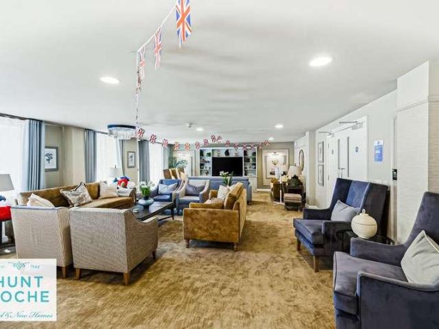 2 bed flat for sale