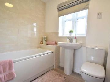 2 bed flat for sale