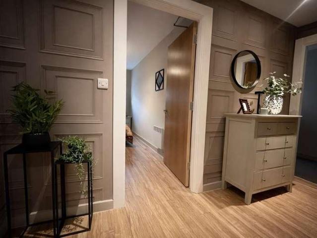 2 bed flat for sale