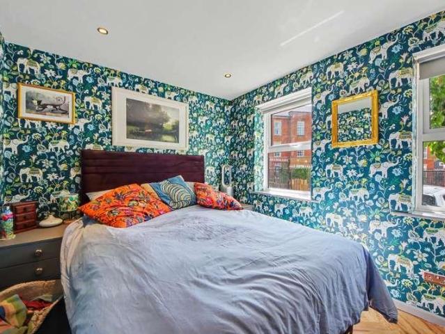2 bed flat for sale