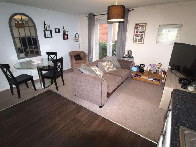 2 bed flat for sale