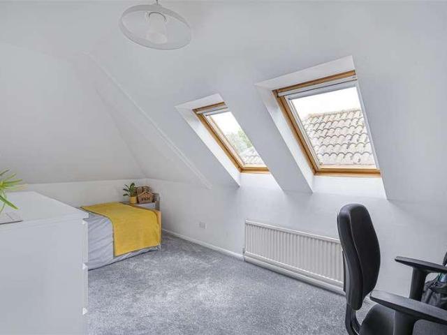 2 bed flat for sale