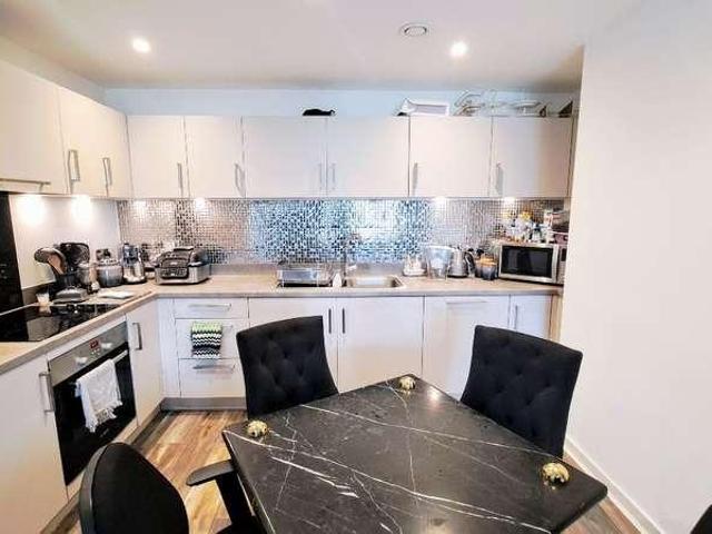 2 bed flat for sale