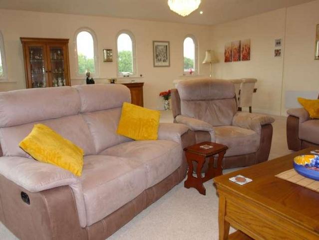 2 bed flat for sale