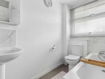 2 bed flat for sale