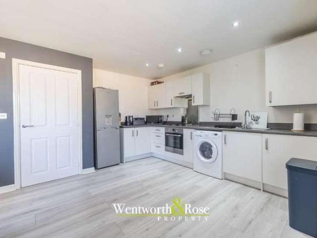 2 bed flat for sale