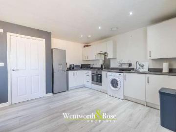 2 bed flat for sale
