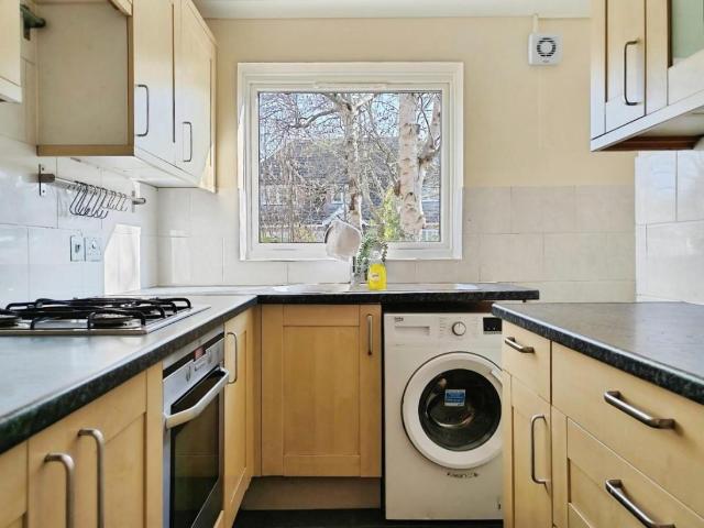 2 bed flat for sale