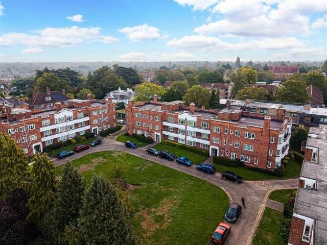 2 bed flat for sale