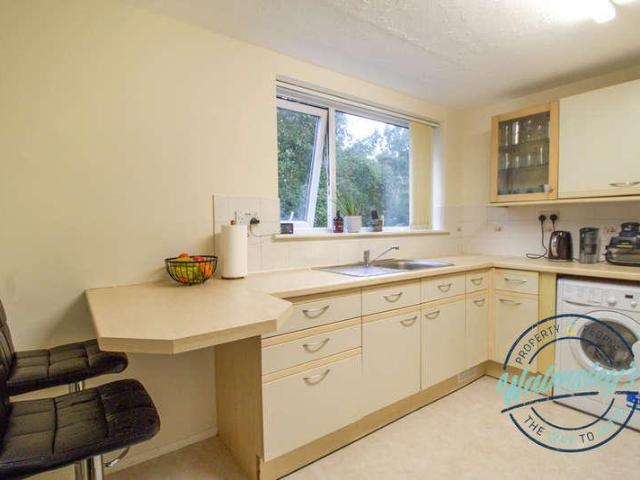 2 bed flat for sale