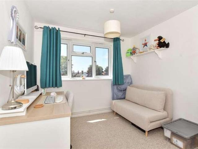 2 bed flat for sale