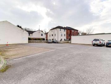 2 bed flat for sale