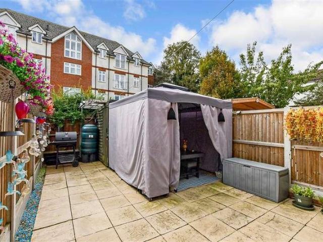 2 bed flat for sale