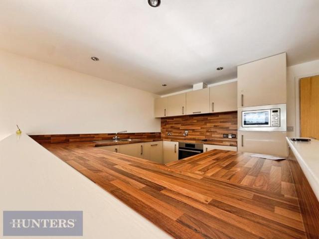 2 bed flat for sale