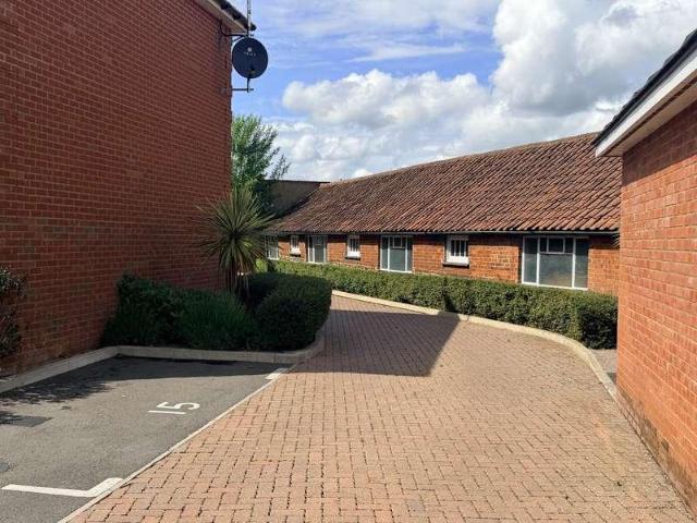 2 bed flat for sale