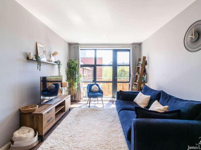 2 bed flat for sale