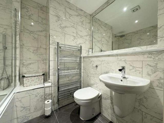 2 bed flat for sale