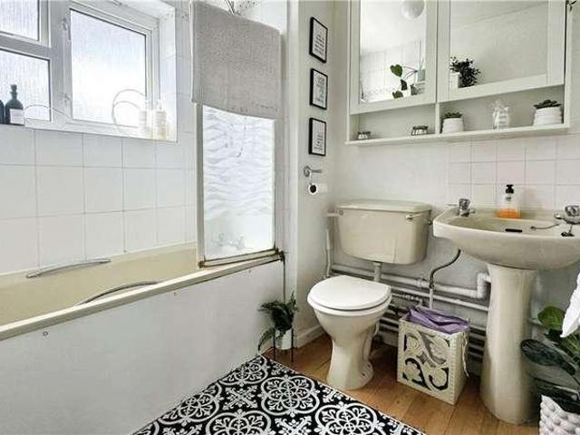 2 bed flat for sale