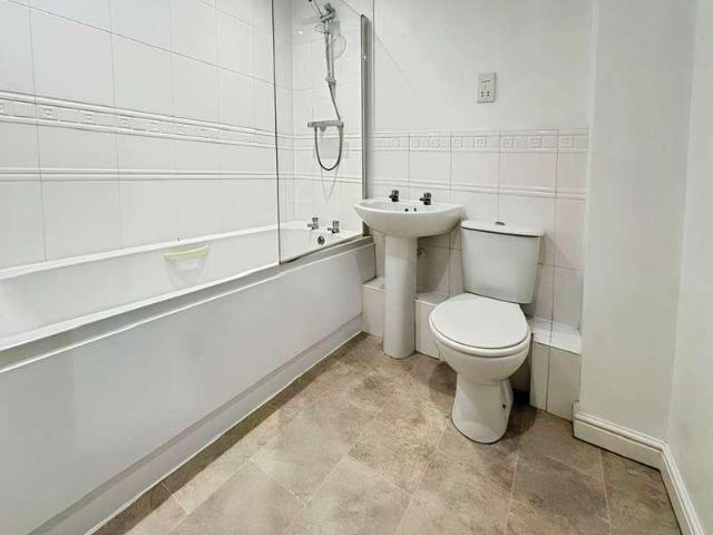 2 bed flat for sale